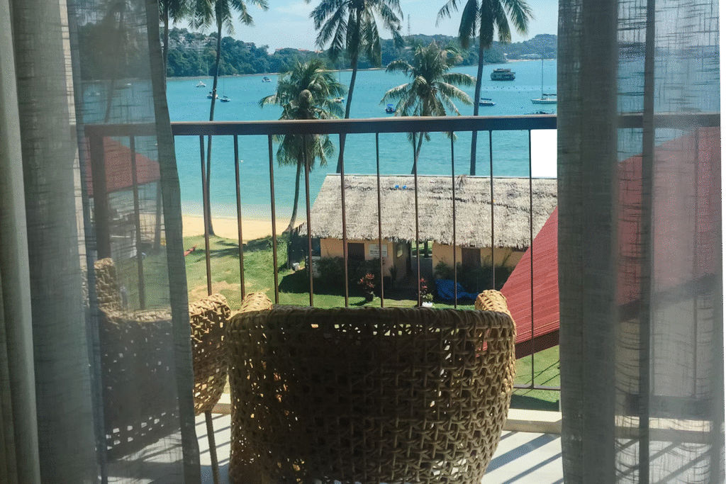 interiors-of-the-modern-kitchen-P454J6R